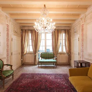  Apartment Explore From A Sophisticated Hideaway In San Polo